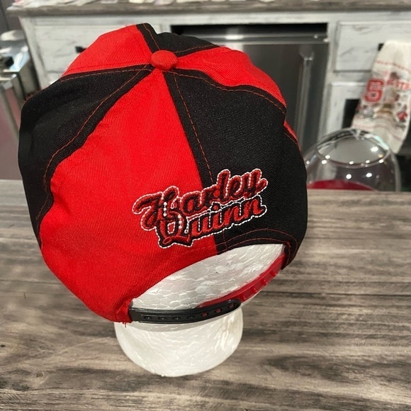 2015 Harley Quinn DC Comics Snapback Hat - Picture 4 of 5